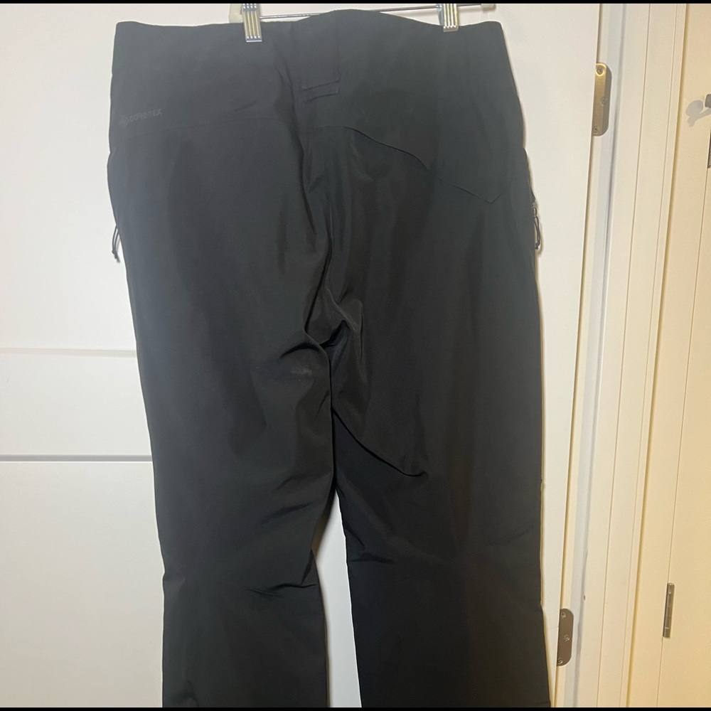 Patagonia women’s ski pants size XL